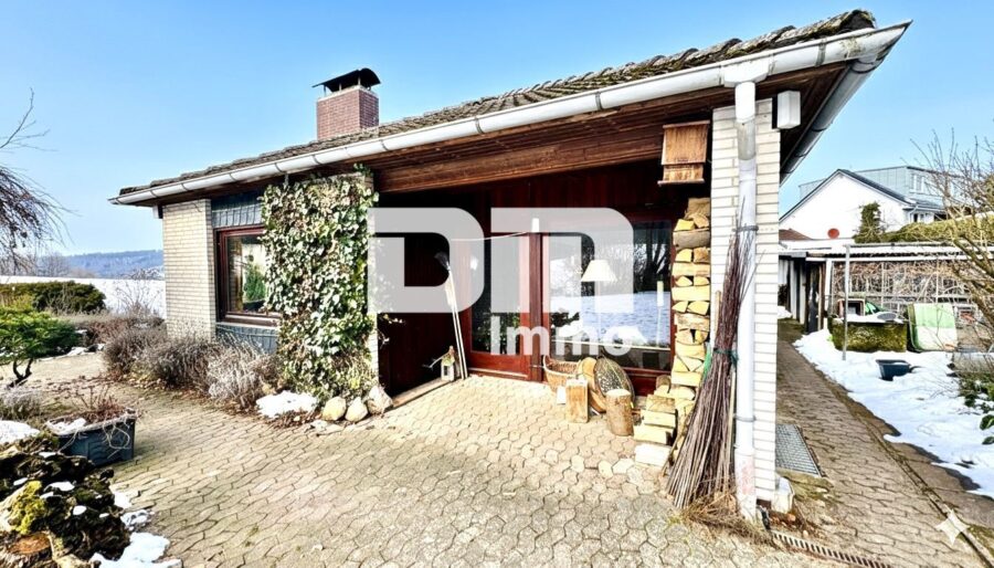 Großer altengerechter Bungalow mit großem Garten, 2 Terrassen, Garage und Einliegerbereich - Rückansicht / Terrasse 2